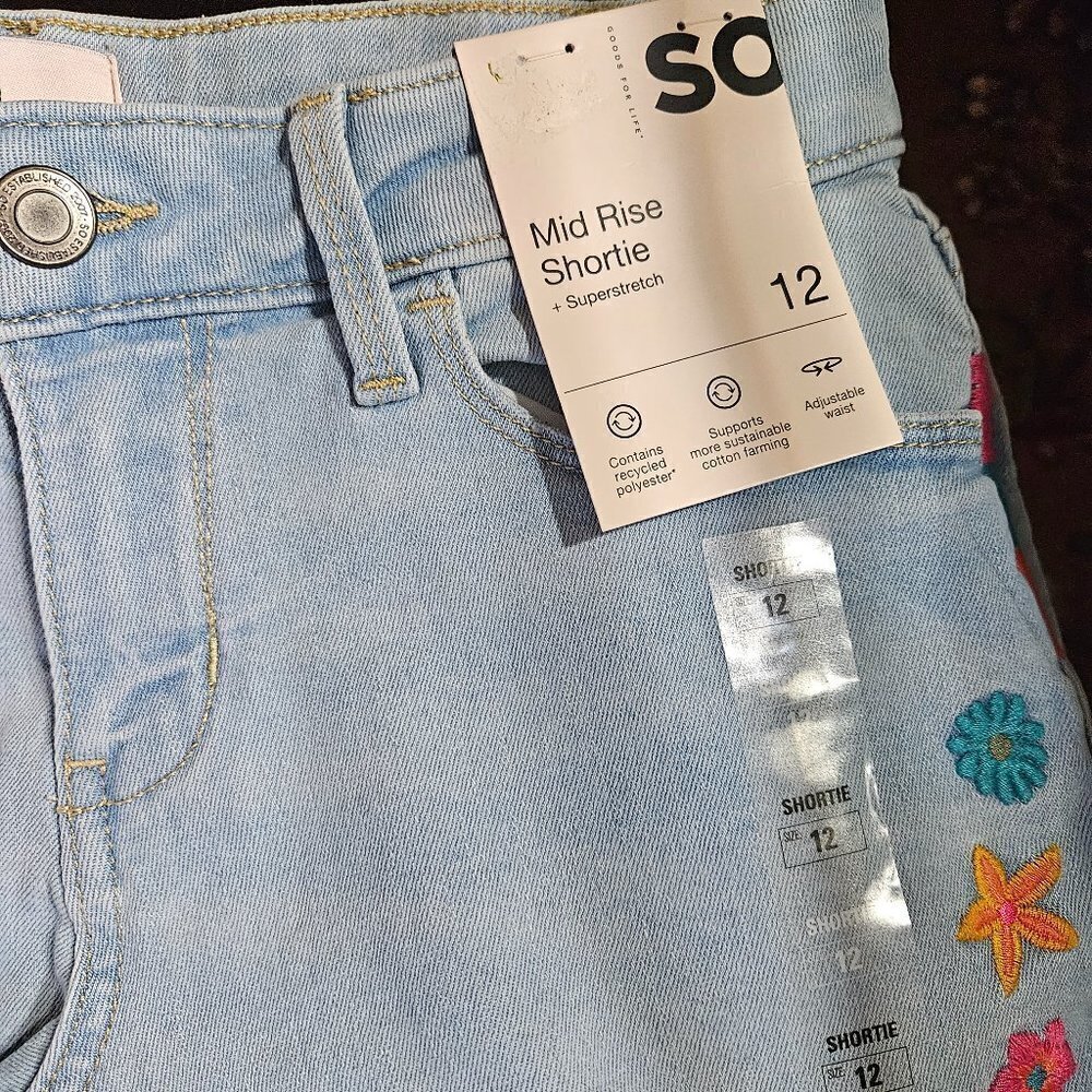 So‎ Mid rise shortie jean shorts size 12
